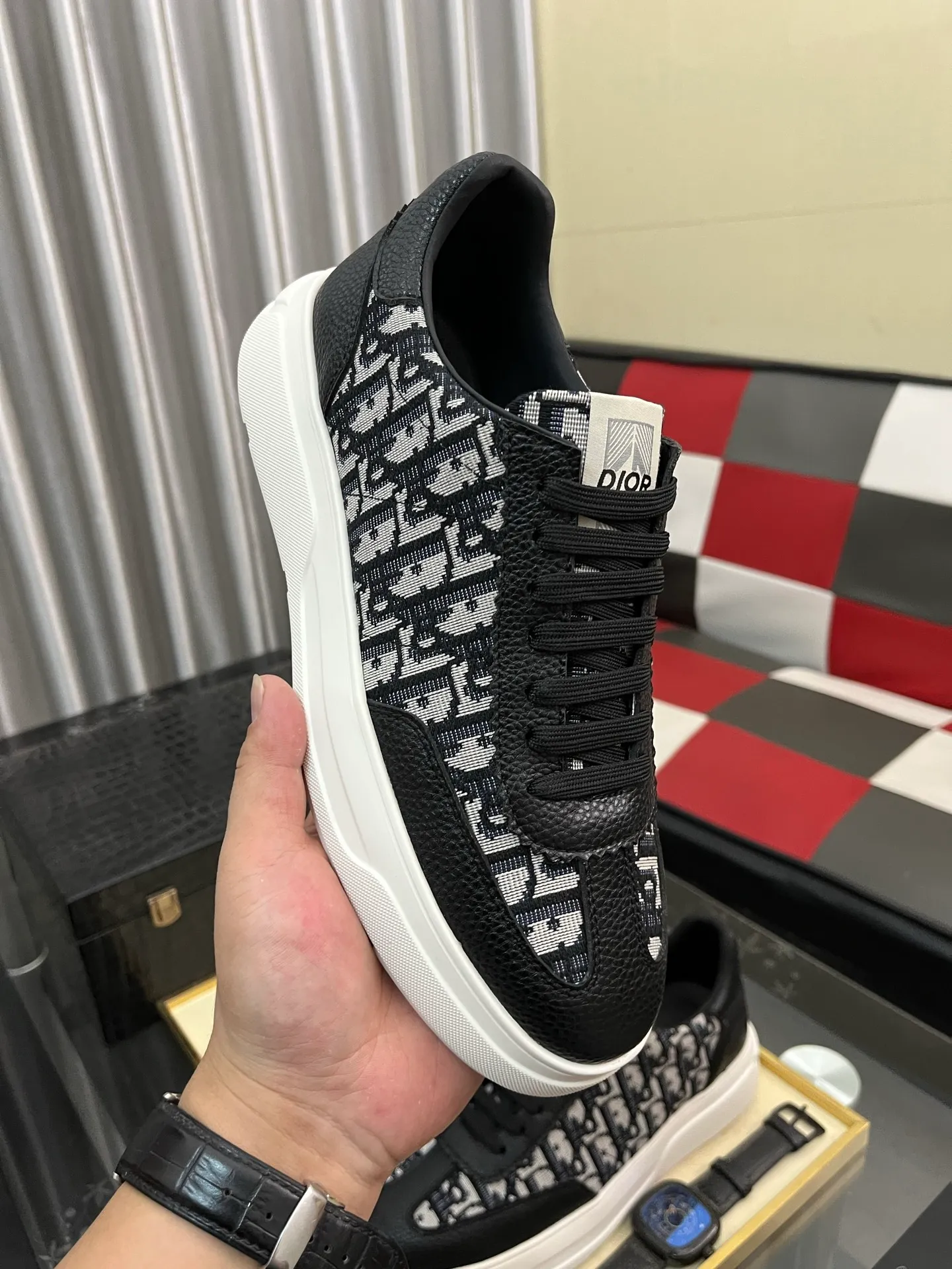 Men's shoes💰: 420⌚️⌚️[Dior] Dior's new men's genuine leather casual shoes, the highest version on the market, any comparison is welcome🆚! The original leather has excellent texture and is super high-end! Fetal sheep net lining imported from Italy, removable pad! Luxurious materials and fine workmanship, highly recommended! Code number: 38-444⃣️Color optional